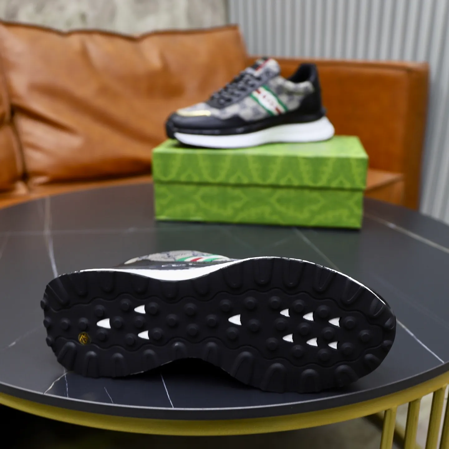 Ex-factory price: 462💰🙅‍♂️🙅‍♂️🙅‍♂️ Brand: GUCCI Standard code: 38-44 (45 customized) Grade: Same as the official website Material: Original material splicing Comfortable and breathable lining Lightweight and wear-resistant sports outsole Style category: Men's fashionable casual shoes Running sneakers Distinguished luxury brand elements Top luxury Color: actual picture color